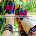 zj00160 Huaraches Artesanales Color Negro Con Tejido Multicolor De Piso Mujer De Piel Sahuayo Michoacan mayoreo fabricante de calzado zapatos taller maquilador (1)